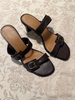 LIZ CLAIRBORNE FLEX brown heels 8 1/2M.